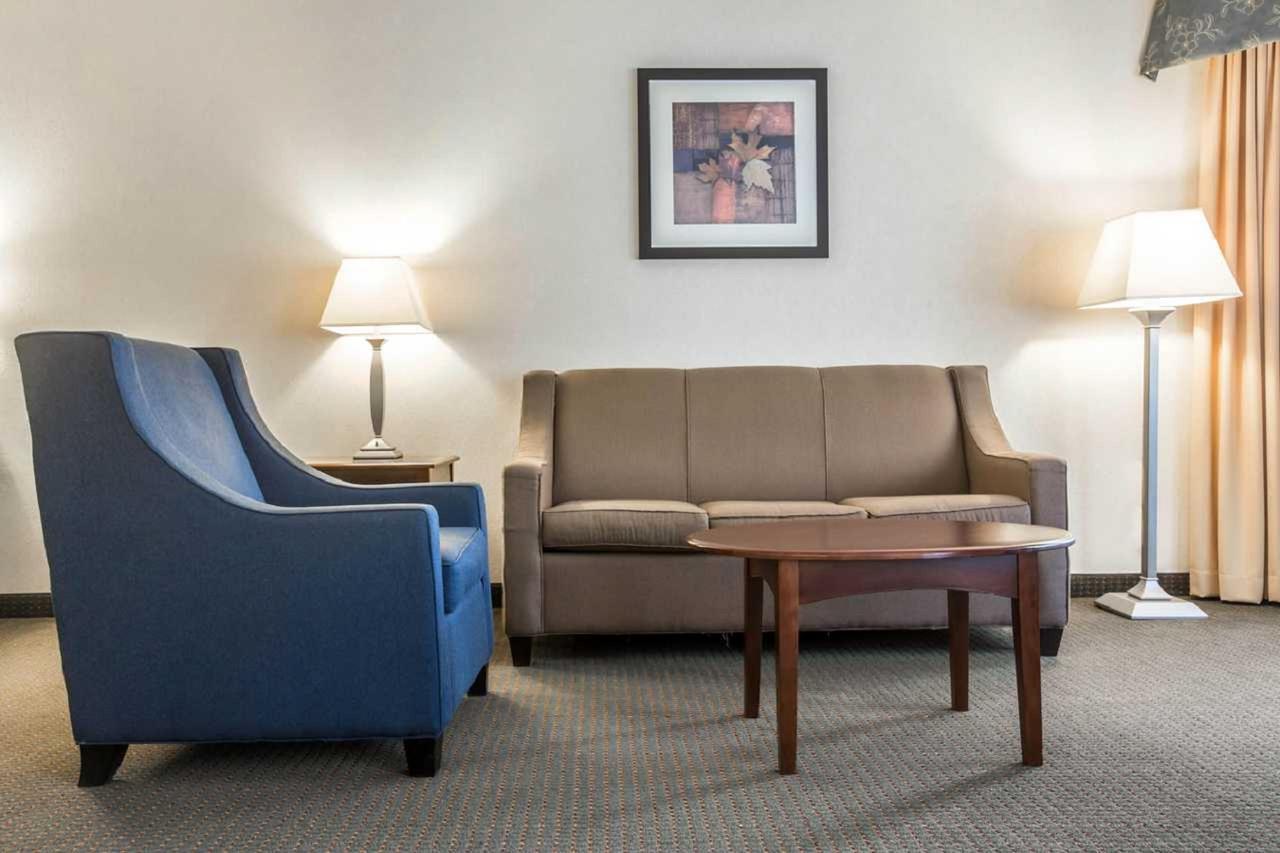 Comfort Suites South Burlington Near University Exterior foto